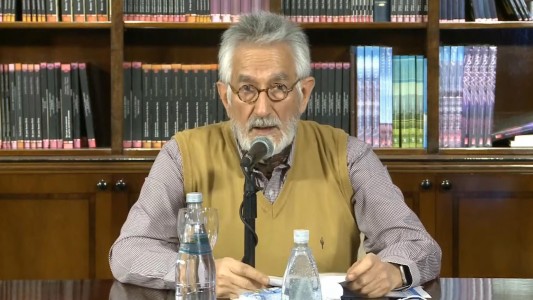 Aíslan a Rodríguez Saá luego de que parte de su custodia diera positivo de coronavirus