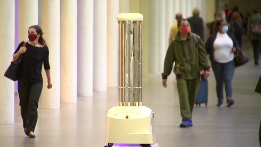 Un robot para matar al coronavirus en los trenes de Londres