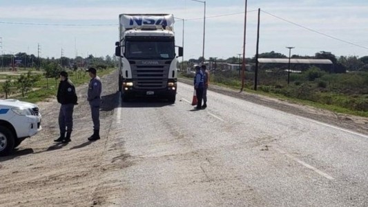 Un camionero de Olavarría está preso en Formosa por bajar a controlar la descarga