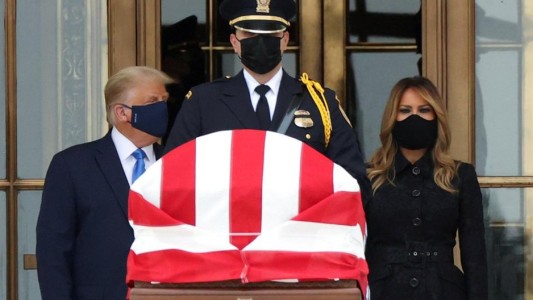 Video: Abucheos a Trump durante la despedida de la jueza de la Corte Ginsburg