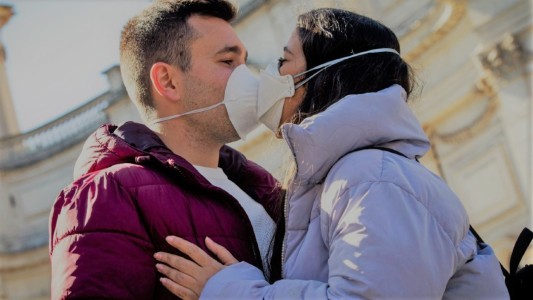 Plan en Reino Unido: piden evitar el sexo casual para evitar la propagación del coronavirus