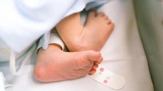 Causaron daño cerebral a su bebé por darle una dieta vegana: fueron condenados