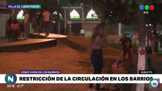 En el peor momento de la pandemia, jóvenes sin barbijo y reunidos en la plaza del barrio