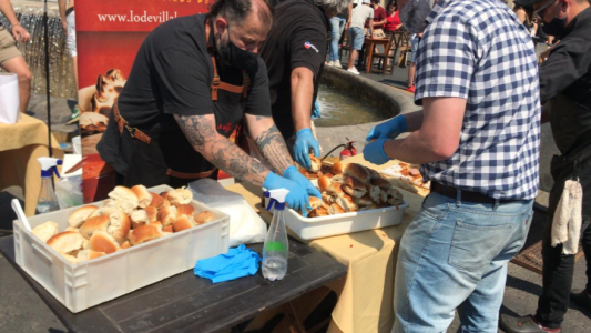 Protesta en bandeja: gastronómicos elevaron su reclamo con un "bar a cielo abierto"
