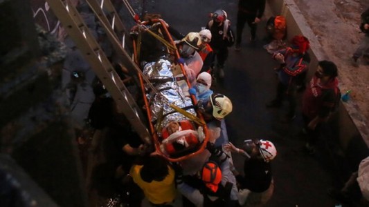 Chile: Detuvieron a carabinero por tirar a un joven al río en una manifestación