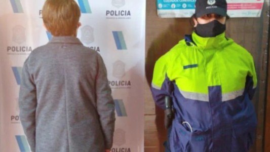 Una mujer fue detenida por asesinar con un palo de amasar a su vecina para robarle $100 mil