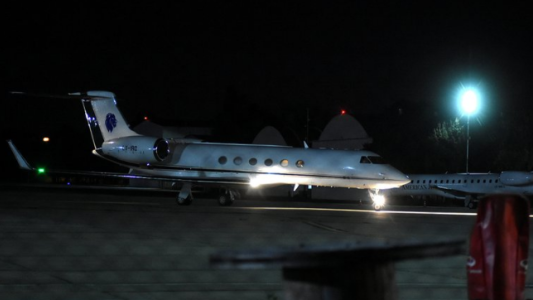 Messi aterrizó en Argentina para jugar con la Selección