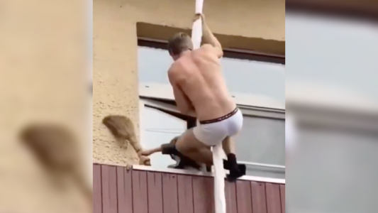 Video viral: un amante huía descolgándose del balcón y una vecina lo confunde con un ladrón