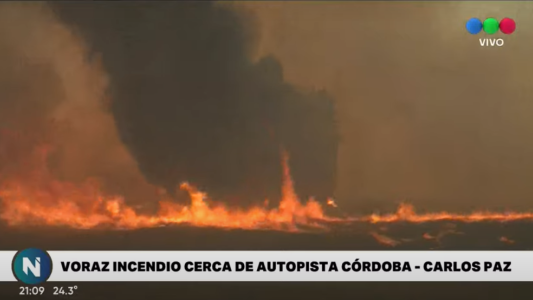 VIDEO: así quedó atrapado un móvil de Telefe Noticias entre el fuego y el humo