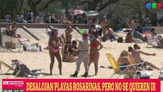 Rosario: desalojaron a bañistas de una playa entre enojos y resistencia