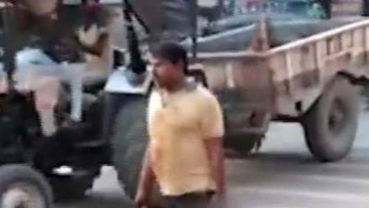 Horror en India: decapitó a su esposa y se entregó en la comisaría con la cabeza en la mano