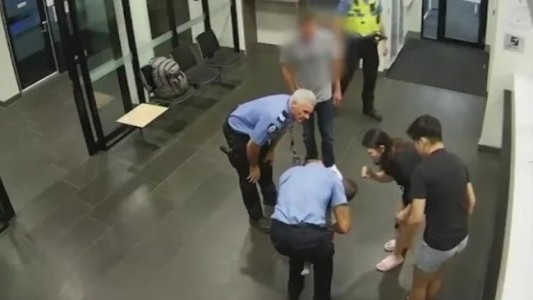 Video: el momento en que un policía resucitó a un bebé que no respiraba