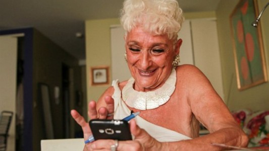 La abuela más sexy del mundo: la reina de Tinder tiene 83 años