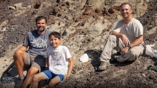 Salió a explorar con su papá y halló un dinosaurio de 69 millones de años