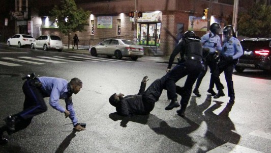 La muerte de otro afroamericano baleado por policías desata disturbios en Estados Unidos