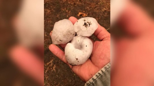 Salta: Cayó granizo de tal dimensión que tuvieron que cubrirse debajo de una mesa