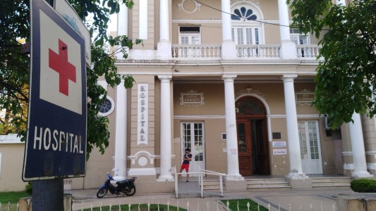 La niña apuñalada por su padre en Capilla del Monte sigue grave