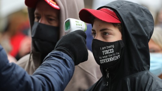 El coronavirus avanza sin control en Estados Unidos: especialistas advierten que podrían superar los 100.000 casos diarios