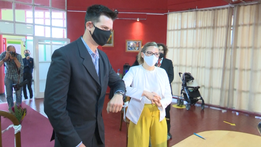 FOTOS: sin beso y con choque de codos, casamiento presencial con protocolos en Córdoba