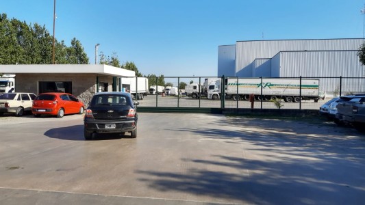 La banda de los chalecos policiales volvió a asaltar: robaron más de $20 millones en un frigorífico