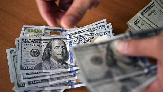 La cotización del dólar blue volvió a caer por octavo día consecutivo