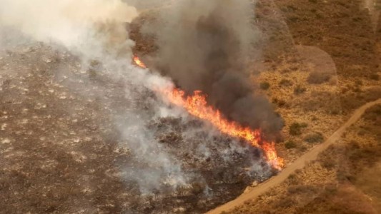 Incendios en Córdoba: permanece activo un foco en el oeste provincial