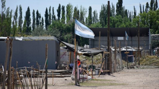 Su ex esposa lo denunció por abusar de sus hijas menores, los vecinos le prendieron fuego la casa y lo mataron