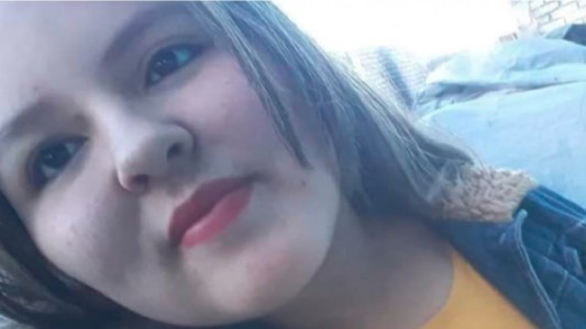 Tenía 18 años y murió en los brazos de su padre tras esperar 12 horas que la atiendan en una clínica