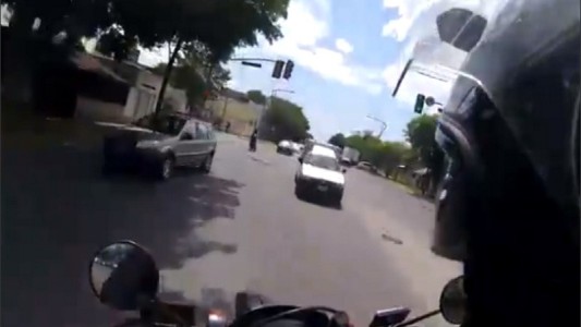 Video: impresionante persecución de policías en moto en Rosario