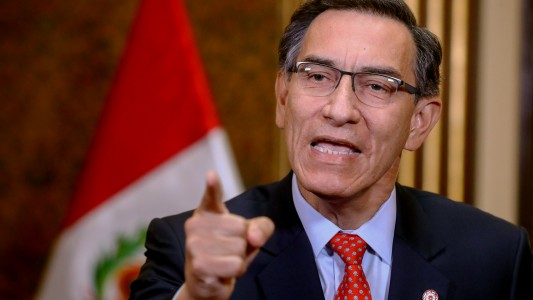 El Congreso de Perú aprobó la destitución del presidente Martín Vizcarra