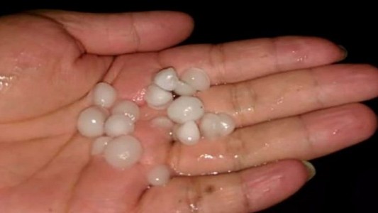 Durante la noche del sábado cayó una impactante granizada en Tucumán