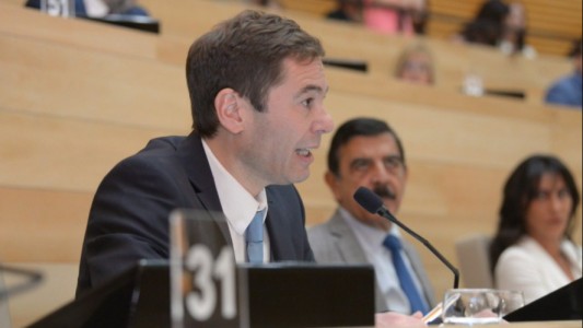 Motochorros asaltaron al legislador Juan Manuel Cid cuando estacionaba su auto