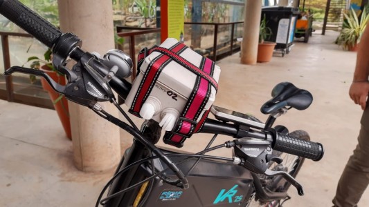 En bicicleta y con aparatos de la Universidad de Cambridge, "la Muni" mide la calidad del aire