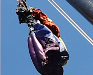 Intolerancia marcada a fuego: quemaron la bandera de la diversidad en el Parque Sarmiento