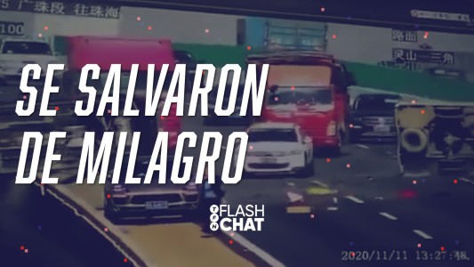 VIDEO: se salvaron de milagro de ser aplastados por una camioneta en una autopista china