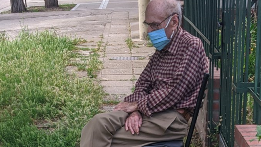 "Están dejando morir a una persona en la calle", la grave denuncia de un vecino bahiense