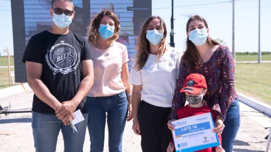 Lo tengo: la Provincia entregó lotes en Inriville y Corral de Bustos.