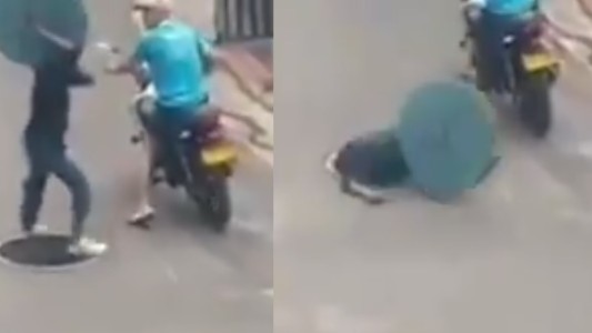 Video: cayó al intentar robarse una tapa de alcantarilla