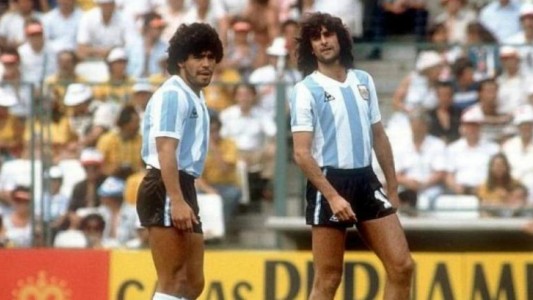 Kempes: "Maradona nunca pudo disfrutar de su vida, tenía un agobio permanente"