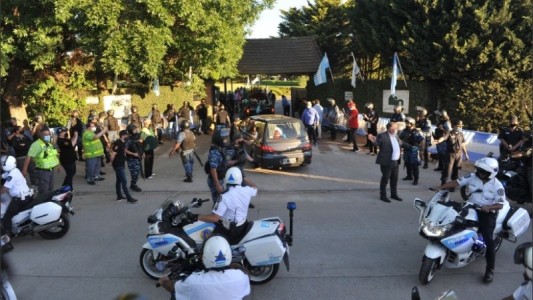 Organizarán visitas con turnos para despedir a Maradona en el cementerio