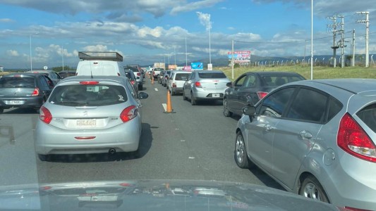 Por controles, hay demoras de más de 40 minutos en la autopista Córdoba - Carlos Paz