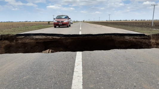 Impactantes imágenes: dos pueblos cordobeses aislados, el temporal devoró una ruta