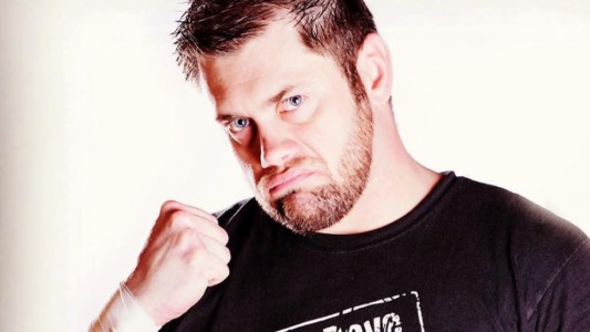 "Mi mundo se vino abajo": luchador profesional sufrió una infección, le amputaron el brazo y anunció su retiro