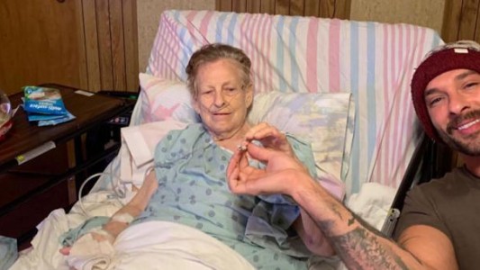 La abuela que pasó las últimas horas de su vida fumando marihuana junto a su nieto