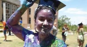 Por primera vez, una egresada universitaria juró "por la Matria" en vez de la Patria