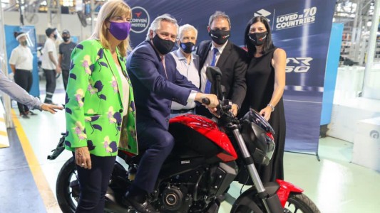 Alberto Fernández visitó fábrica de motos que promete cientos de empleos e inversión de $980 millones
