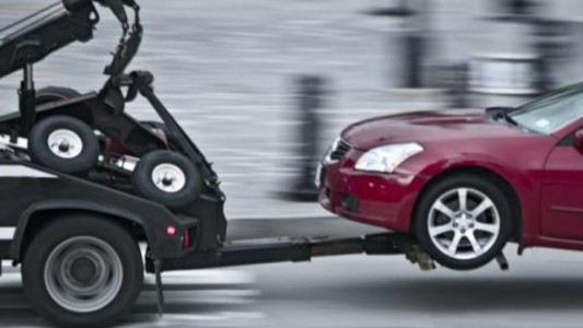 La grúa le llevó el auto por estar mal estacionado y denuncia que se lo robaron