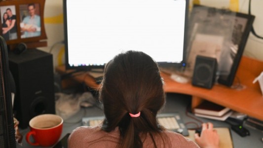 Detuvieron a una joven que le pagó a un sicario para matar a sus padres