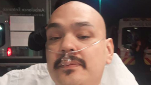 Un comediante compartió toda su internación por coronavirus y murió tras compartir el último video