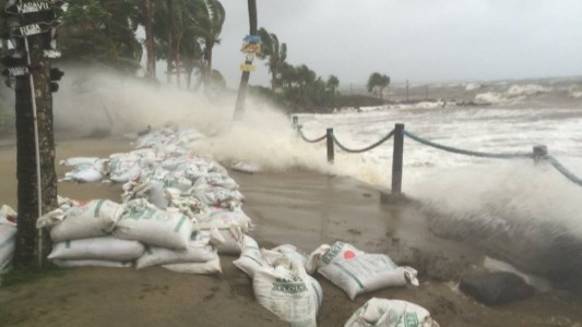 Ciclón Yasa: Las Islas Fiyi se ven amenazadas por las olas gigantescas
